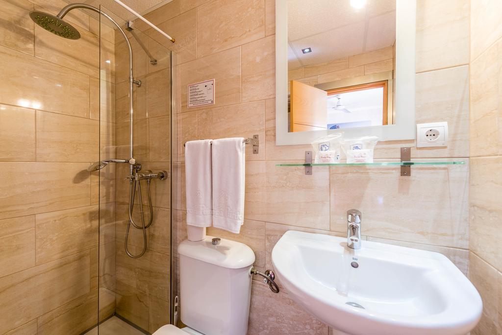 Hostal Residencia Europa Punico Ibiza Town Luaran gambar