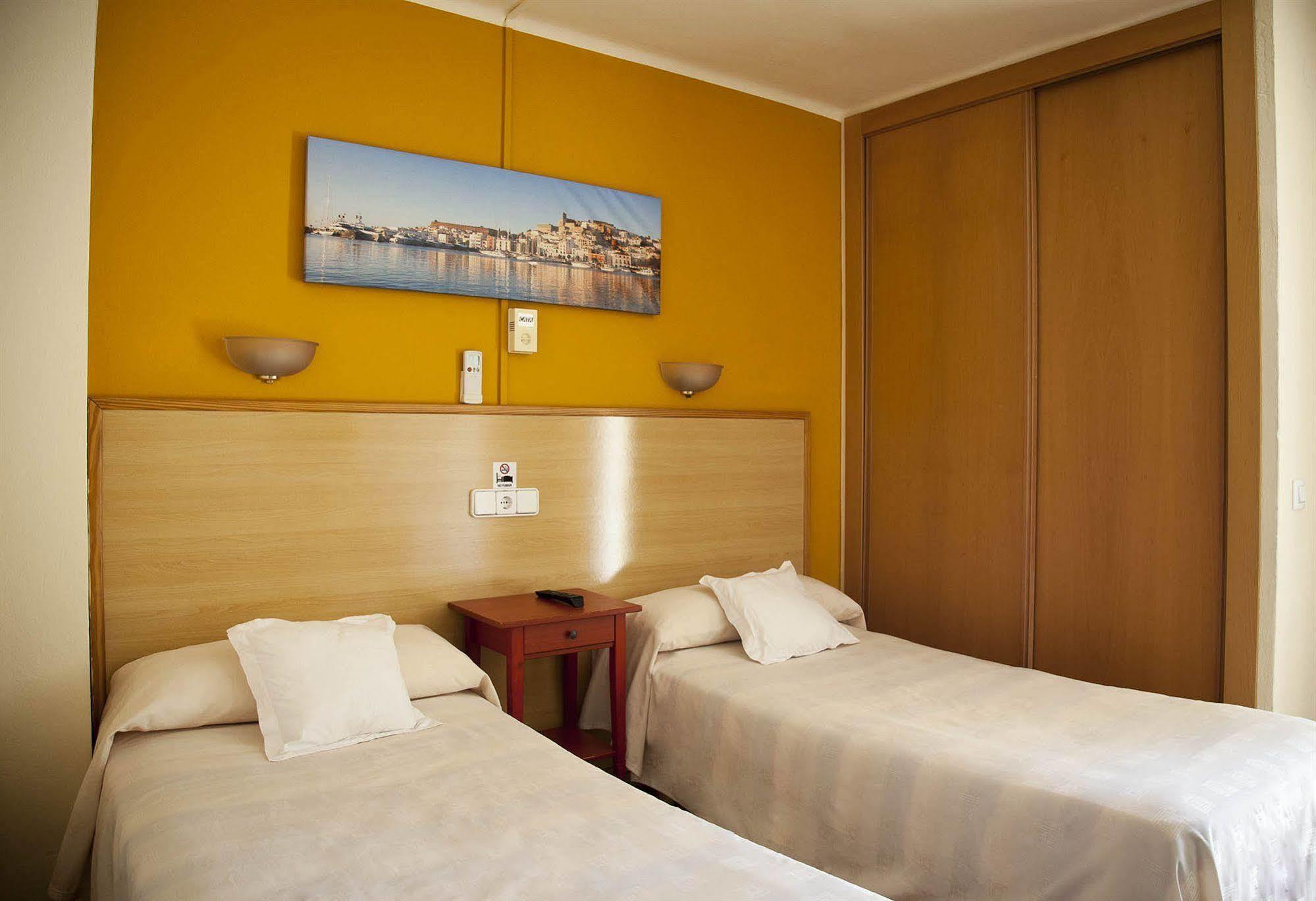 Hostal Residencia Europa Punico Ibiza Town Luaran gambar