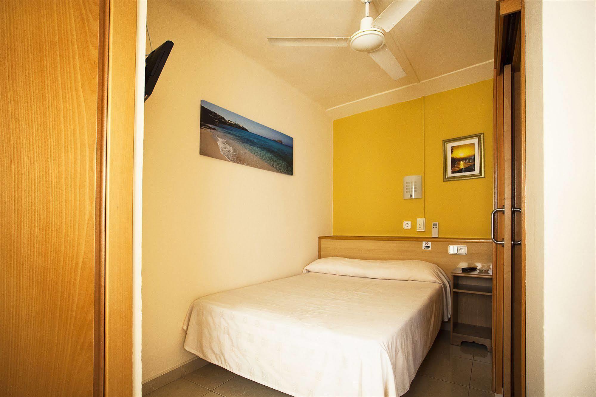 Hostal Residencia Europa Punico Ibiza Town Luaran gambar